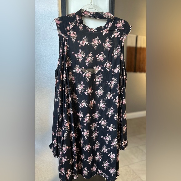 ANGIE Black with pink Floral Cold Shoulder Dress Open Back Bohemian Fall - Picture 5 of 15